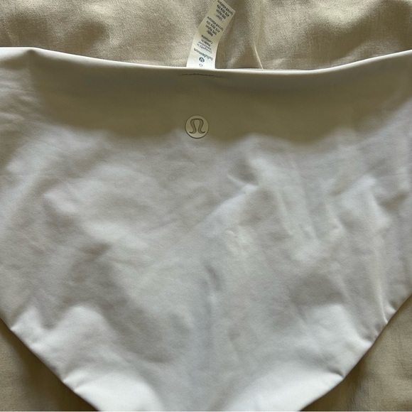 Lululemon Rising Tides Bottom White Size 6 - Picture 3 of 5